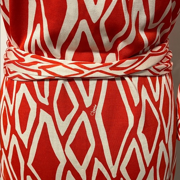 DVF NWOT Silk Burnt Orange Cream Geometric Midi Wrap Dress, Size L 12/14 - Picture 8 of 15